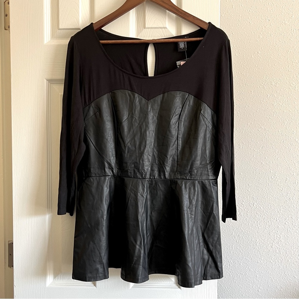 Torrid Black Stretchy Faux Patent Leather Sweetheart Peplum Keyhole Back Top